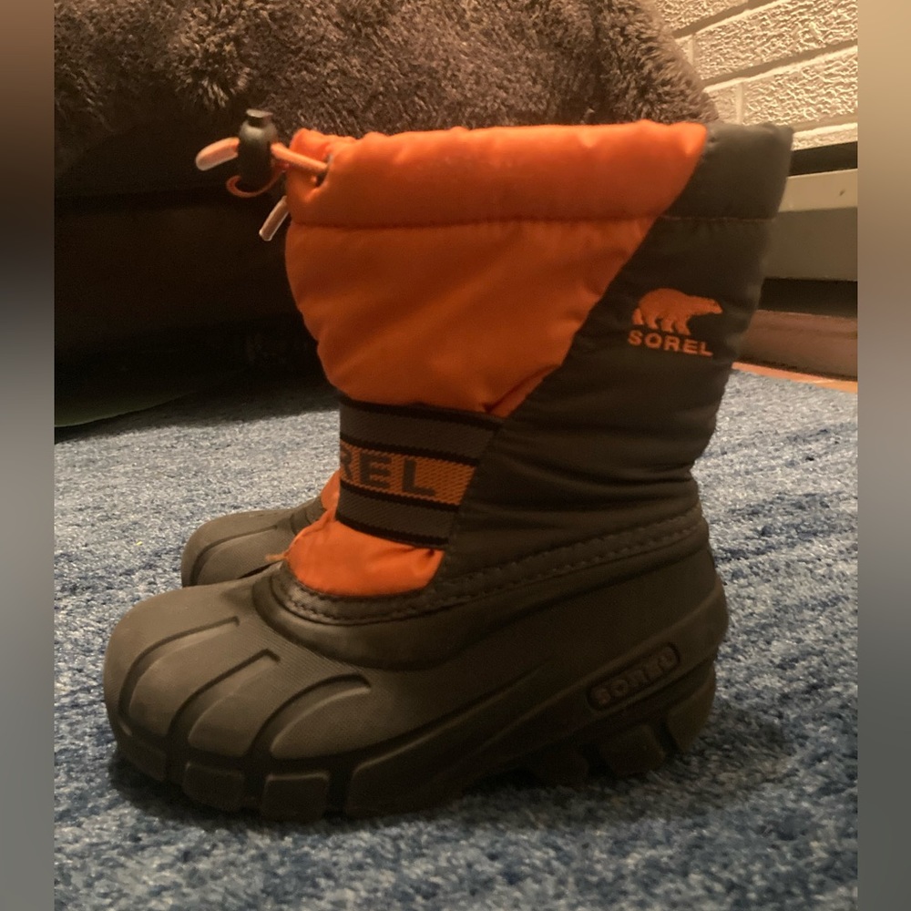 Sorel little kid size 11 snow boots great condition